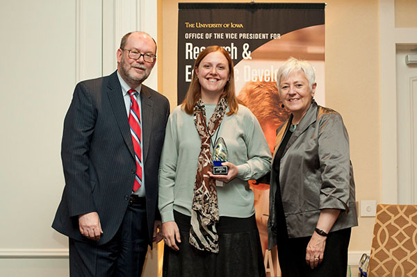 Cara Hamann receives the 2015 Postdoctoral Research Scholar Excellence Award