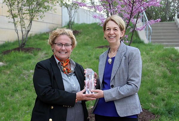 Executive-in-Residence Laurie Zelnio (left) with CPH Dean Sue Curry