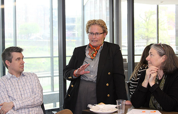 Executive-in-Residence Laurie Zelnio talking with seminar participants