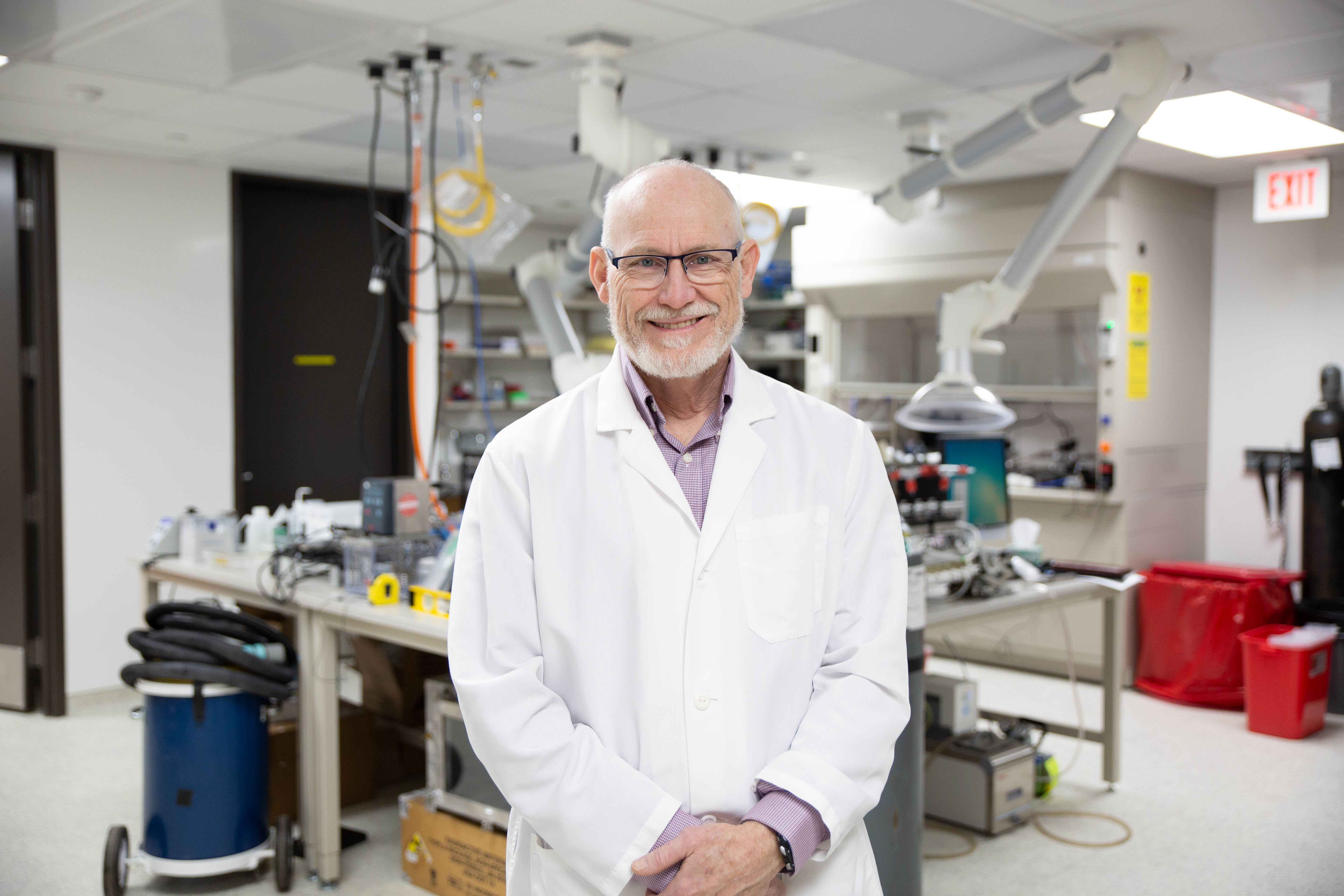 Portrait of Professor Peter Thorne in his lab