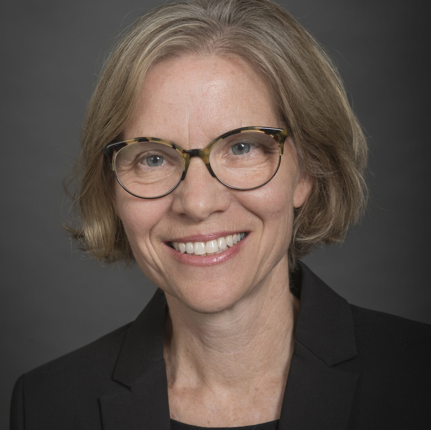 A portrait of Linda Lee of the Department of Health Management and Policy in the College of Public Health at the University of Iowa.