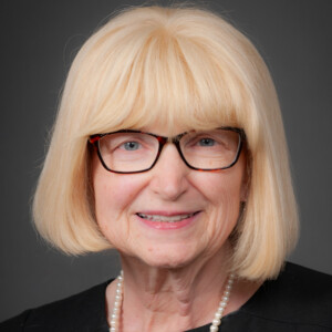 Portrait of Prof. Linda Snetselaar of the Department of Epidemiology at the University of Iowa College of Public Health.